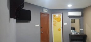 Triple Room | Desk, iron/ironing board, free WiFi, bed sheets - New Wave Cyberjaya Hotel (Cyberjaya)