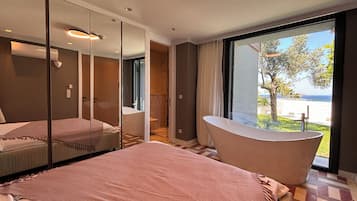 5 Bedroom Private Pool Villa with Sauna | Komfortbadewanne