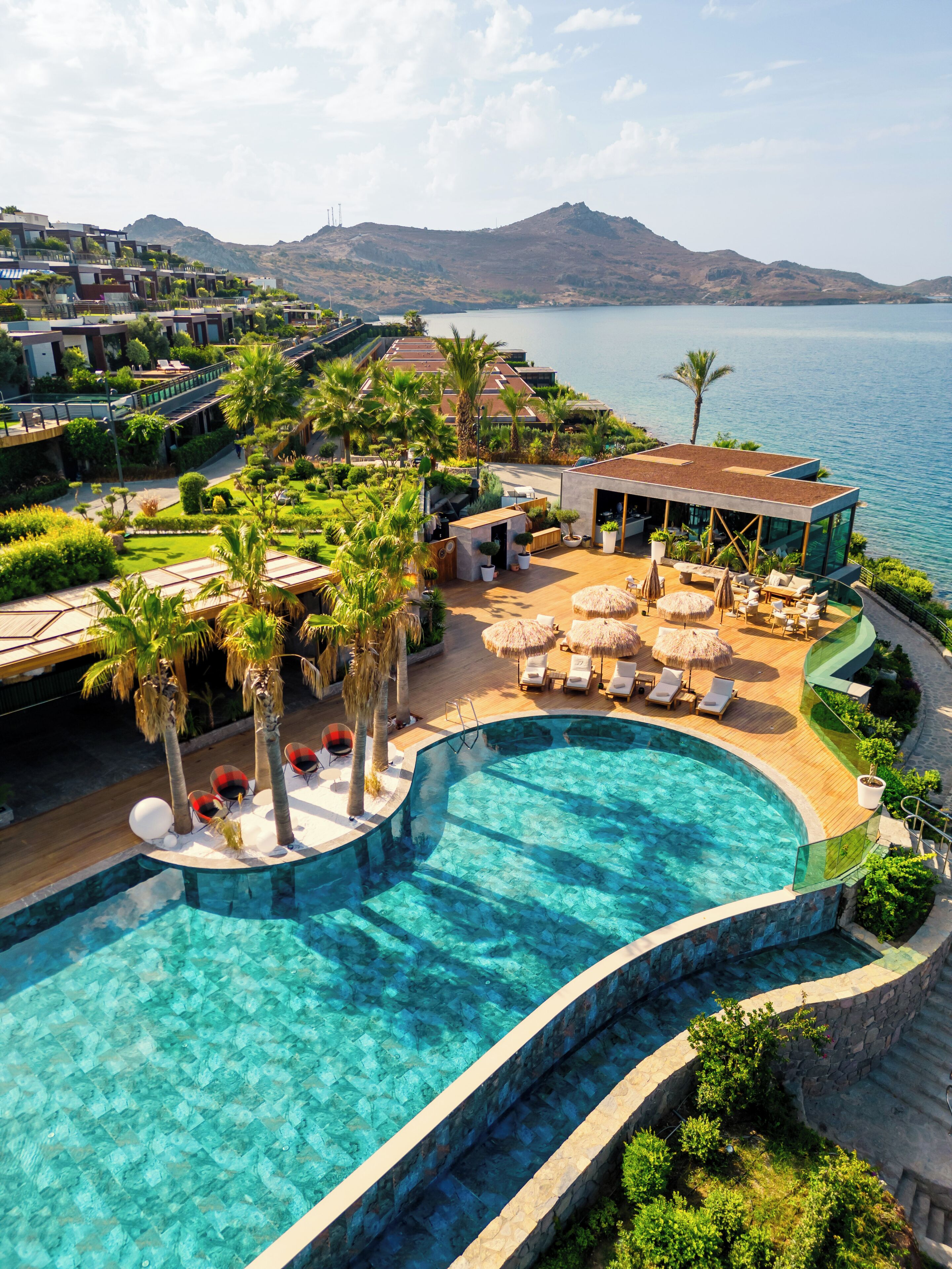 季節性室外游泳池，提供免費遮陽小屋和泳池遮陽傘