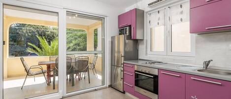 Fridge, oven, coffee/tea maker, cookware/dishes/utensils