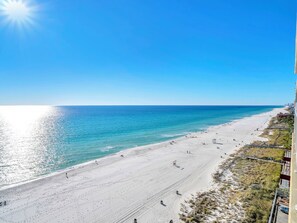 På stranden