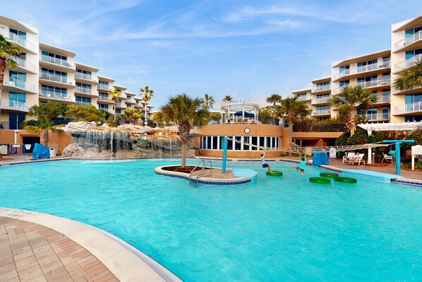 A heated pool - Waterscape Condo w/ Shared Amenities, Seasonal Beach Service Included (Fort Walton Beach)