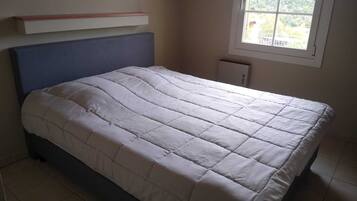 4 slaapkamers, reisbedje, gratis wifi, beddengoed