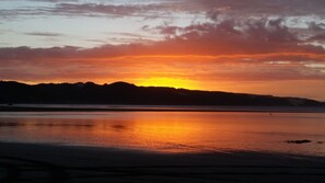 Una spiaggia nelle vicinanze