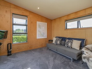 TV - The Little Bach at Whangapoua (Whangapoua)