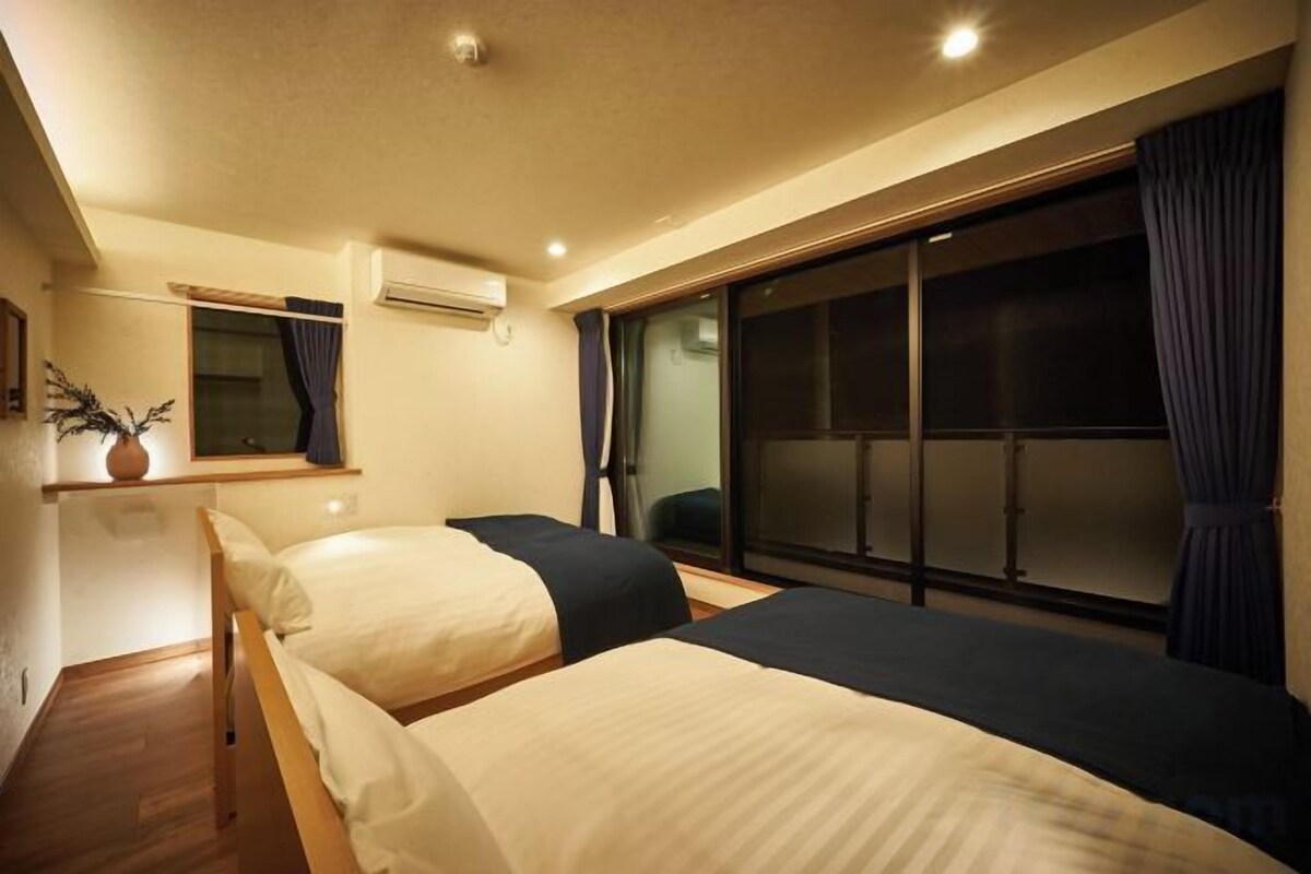 3 habitaciones, ropa de cama de alta calidad, edredón y escritorio 