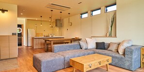 Televisión de pantalla plana de 45 pulgadas con canales por cable 