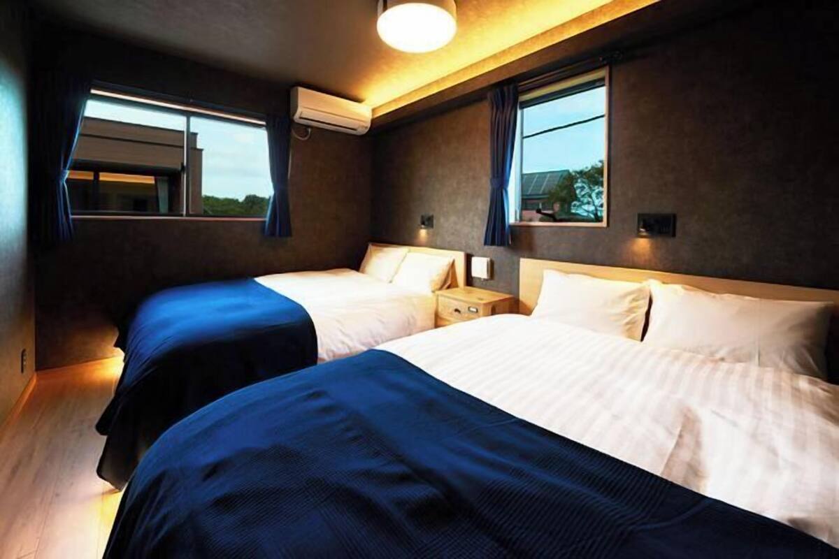 3 bedrooms, premium bedding, down duvets, desk