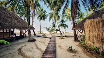 Deluxe Villa, Sea View, Beachfront | 1 bedroom, individually decorated, individually furnished, desk