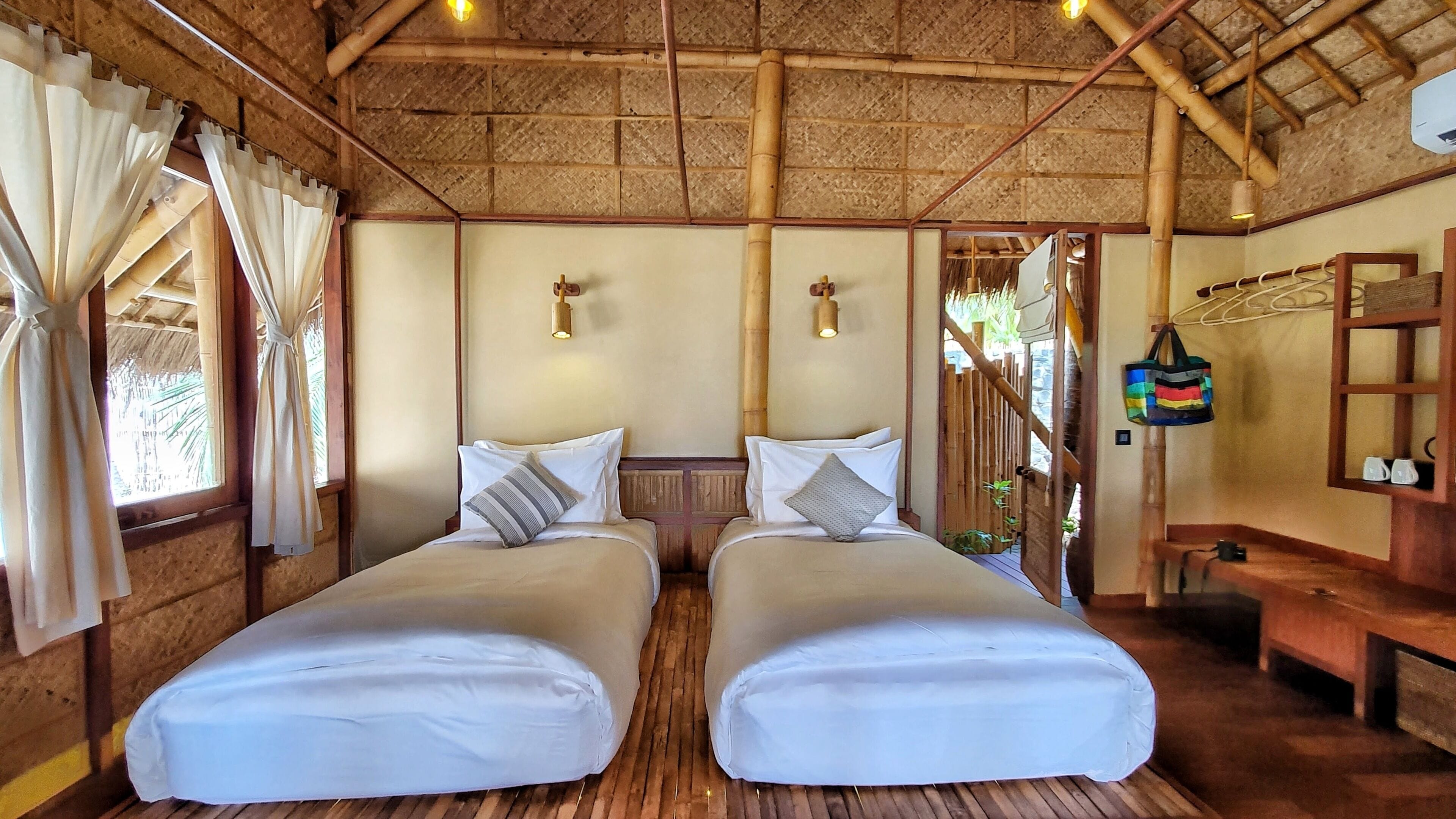 1 bedroom, individually decorated, individually furnished, desk