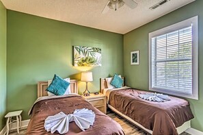 2 bedrooms, desk, laptop workspace, Internet - 2 Mi to Beach: Myrtlewood Condo w/ Resort Perks! (Myrtle Beach)