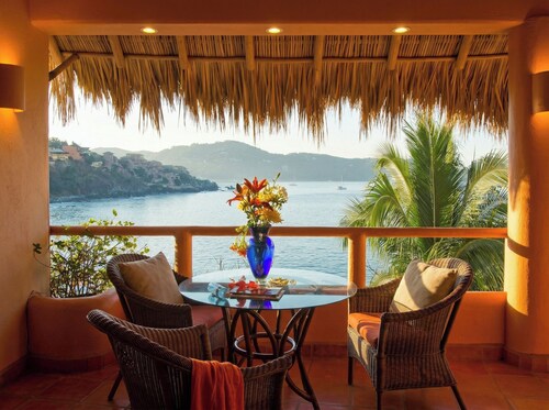 Rarely Available- Casa Quixote - Beachfront Estate