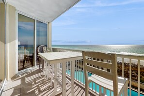 Outdoor dining - Picturesque Gulf-Front Condo Steps To Beach Gulfside Pool & Exercise Room (Fort Walton Beach)
