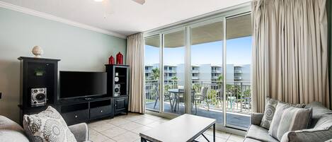 Een televisie, een dvd-speler en een filmbibliotheek