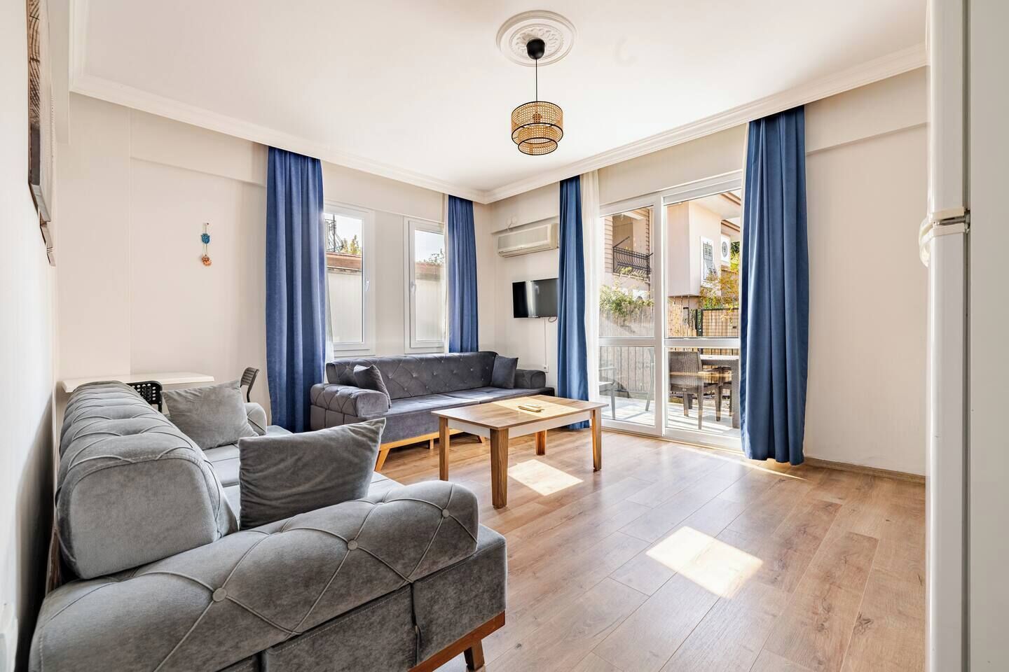 Apartemen | Seprai premium, didekorasi berbeda-beda, meja kerja, dan kedap suara