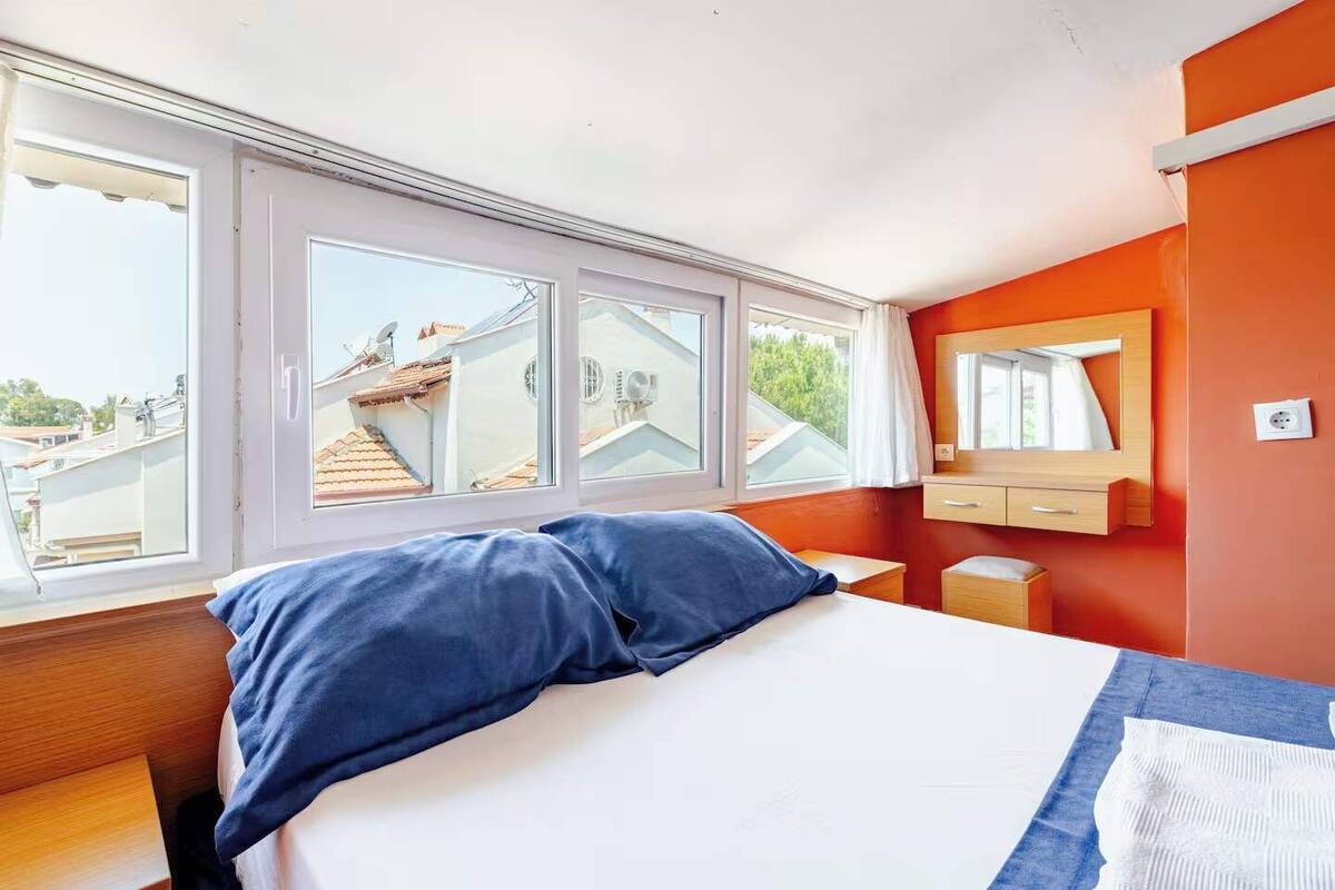 Departamento | Ropa de cama de alta calidad, escritorio y insonorización