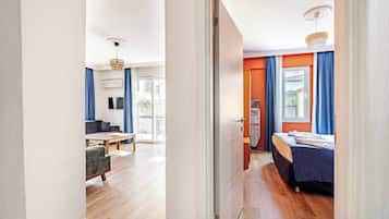 Apartamento, 2 quartos | Roupas de cama premium, individualmente decorados, escrivaninha