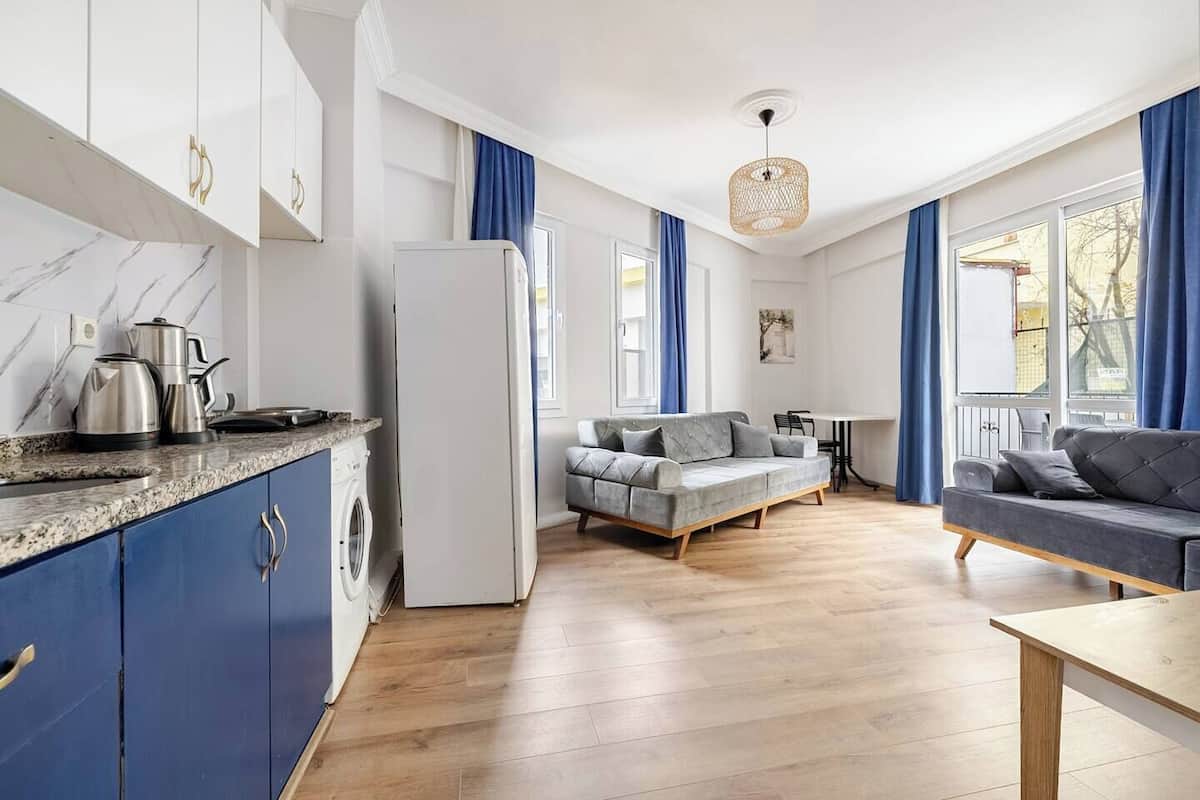 Deluxe Apartment | Premium bedding, individually decorated, desk, soundproofing