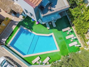 Seasonal outdoor pool, pool umbrellas, sun loungers - Nehir Apart Otel (Fethiye)