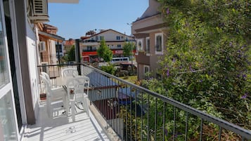 1+1 Genis Deluxe Daire / Apartment | Terrace/patio