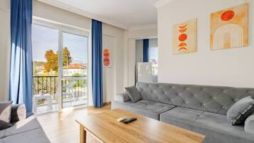 Apartment | Premium bedding, individually decorated, desk, soundproofing