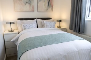 City-Apartment, 1 Schlafzimmer, Küche, Gartenblick | 1 Schlafzimmer, Bettwäsche aus ägyptischer Baumwolle