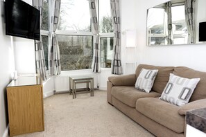 Living room - B16 Apartment C, Birmingham (Birmingham)
