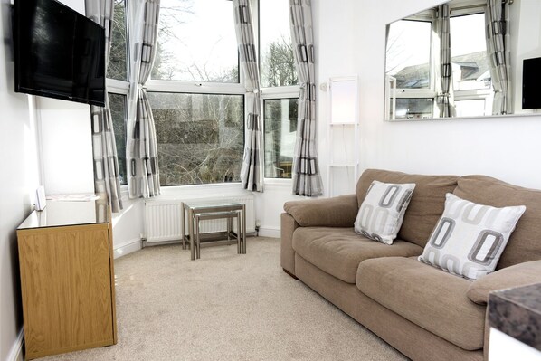 City Apartment, 1 Bedroom, Kitchen, Garden View | Living room