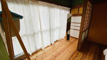 Classic-talo, tupakointi kielletty | Oleskelualue | 32–tuumainen LCD-televisio, jossa kaapelikanavat