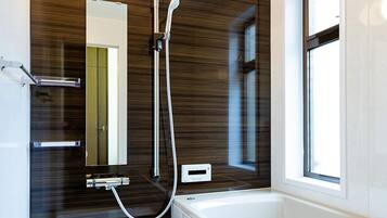 House | Bathroom | Separate tub and shower, free toiletries, hair dryer, slippers