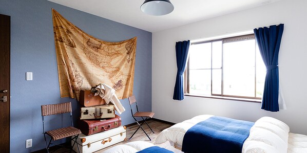 House | 3 bedrooms, down comforters, blackout drapes, iron/ironing board