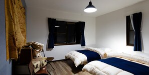 House | 3 bedrooms, down comforters, blackout drapes, iron/ironing board