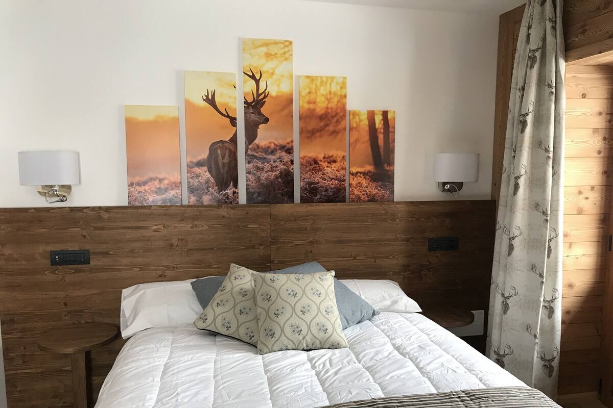Egyptian cotton sheets, premium bedding, down duvets, pillow-top beds