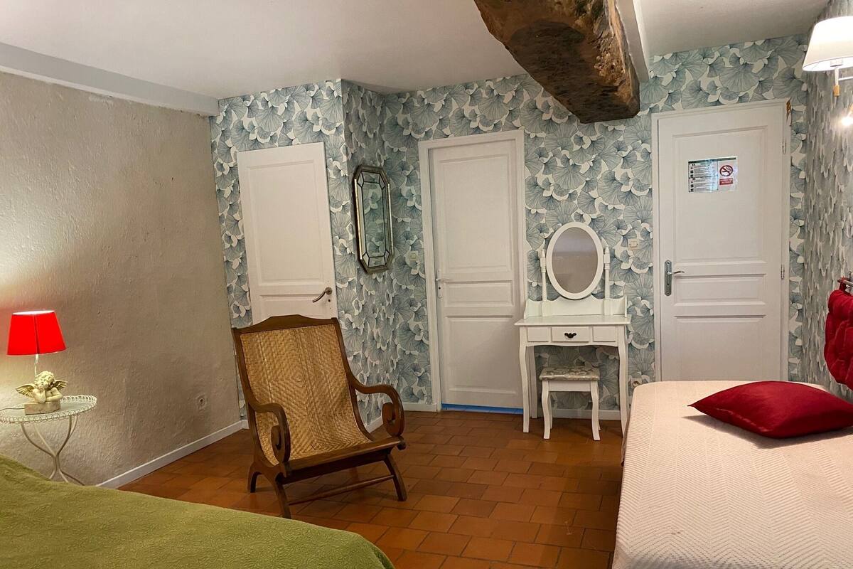 Décoration personnalisée, ameublement personnalisé, draps fournis