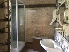 Bagno | Asciugacapelli, asciugamani, sapone, shampoo