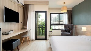 Minibar, két bảo mật tại phòng, bàn, màn/rèm cản sáng