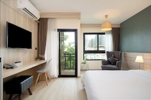 Minibar, in-room safe, individually decorated, individually furnished