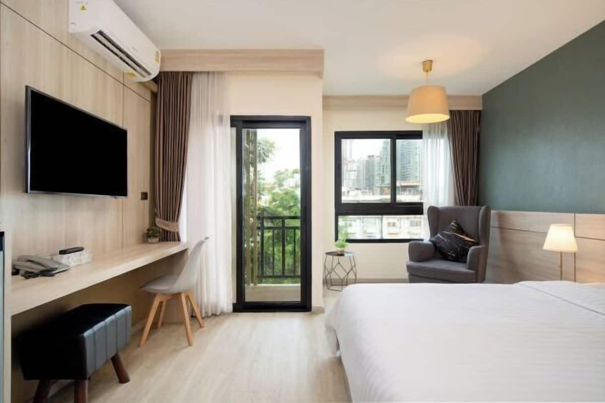 Minibar, in-room safe, desk, blackout drapes
