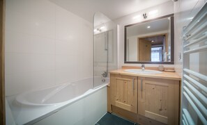 ヘアドライヤー、タオル、石鹸