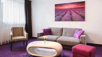 Suite, 1 King Bed with Sofa bed, Non Smoking (with Sofabed) | In-room safe, soundproofing, iron/ironing board, free WiFi
