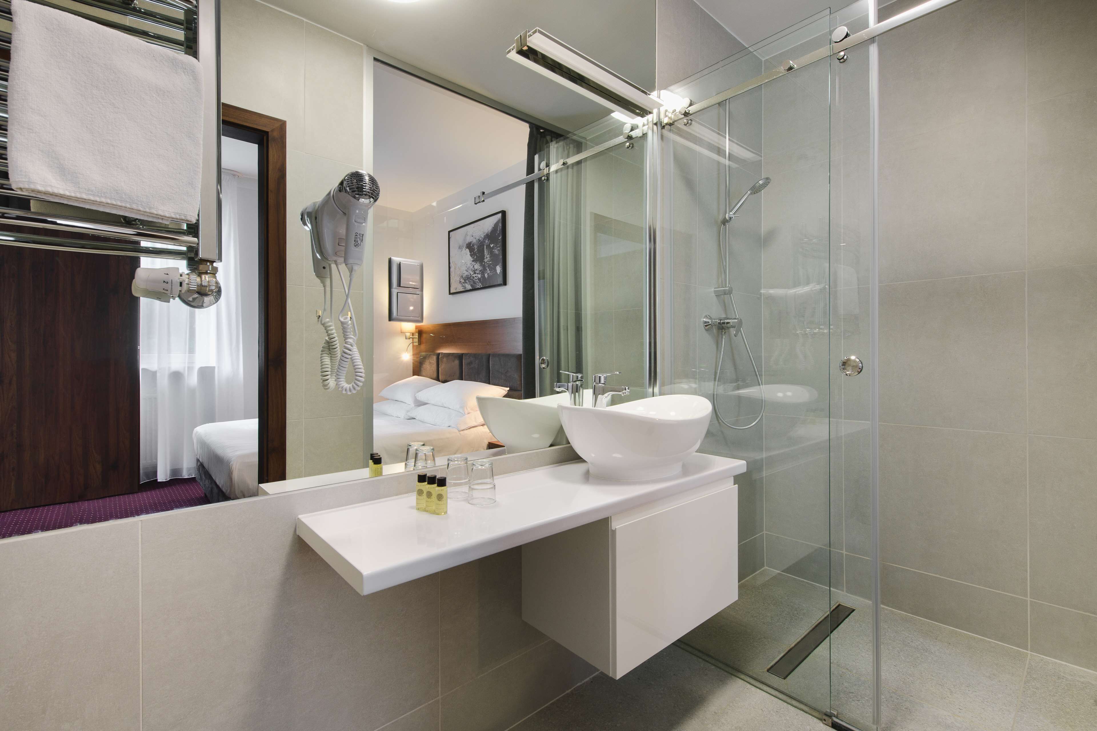 junior suite, 1 double bed with sofa bed, non smoking (with sofabed) | in-room safe, soundproofing, iron/ironing board, free wifi