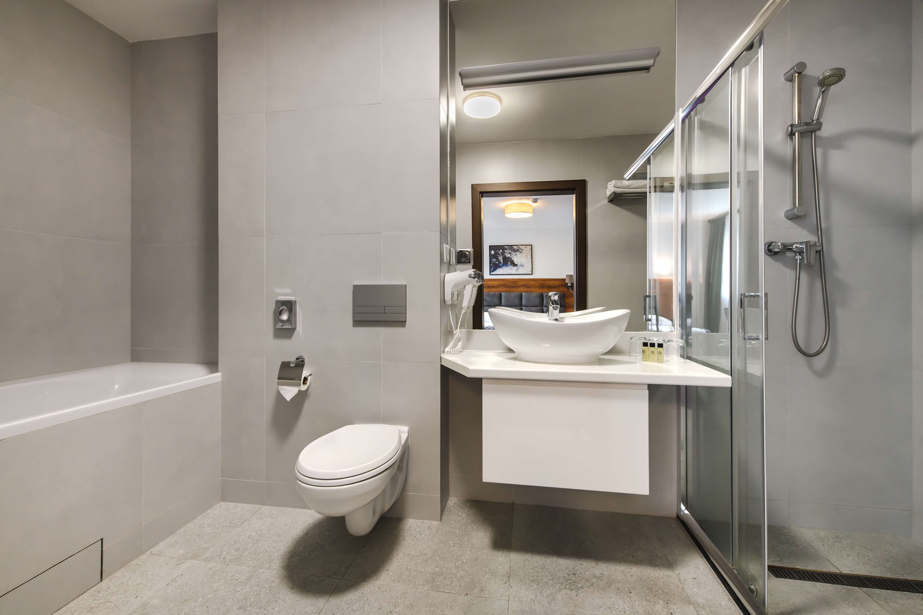 suite, 1 king bed with sofa bed, non smoking (with sofabed) | bathroom | towels