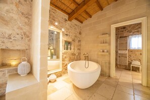 Bathtub, hair dryer, bidet, towels