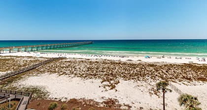 6th Floor Airy Condo w/ On-Site Pool & Hot Tub, Quick Walk To The Beach