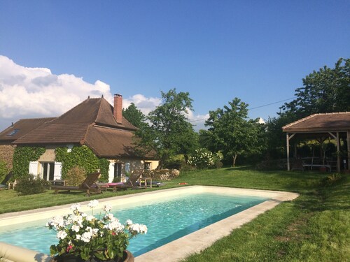 COUNTRY HOUSE - EXCEPTIONAL VIEW - SWIMMING POOL - Sleeps 12