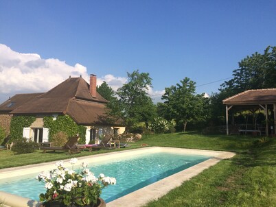 COUNTRY HOUSE - EXCEPTIONAL VIEW - SWIMMING POOL - Sleeps 12