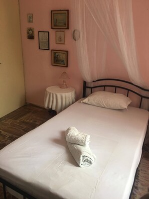 3 bedrooms, WiFi, bed sheets