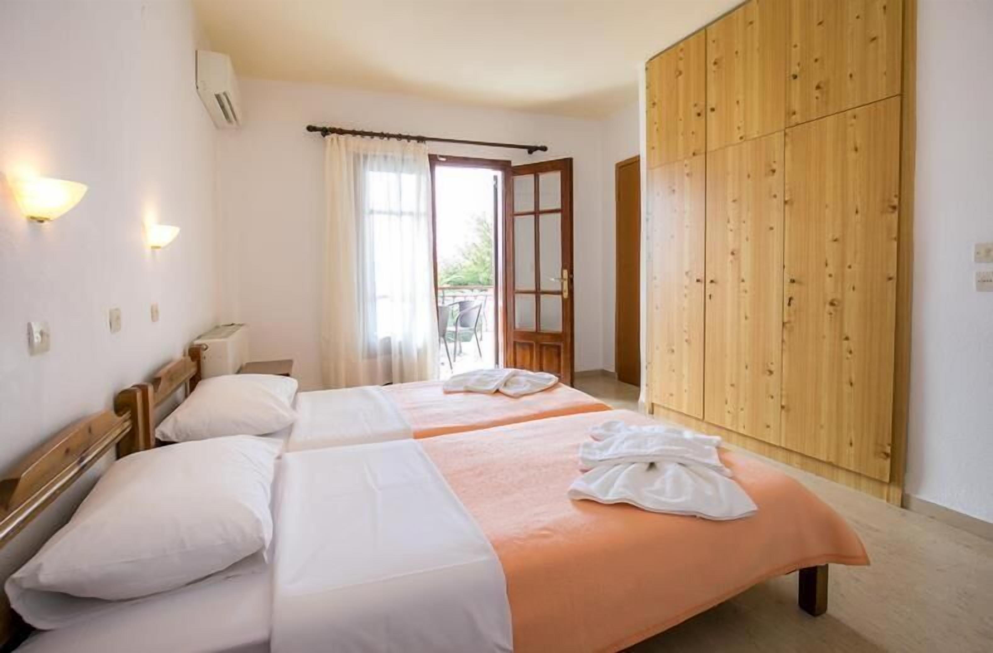 1 bedroom, in-room safe, soundproofing, free cots/infant beds