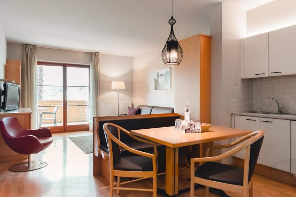 Apartment, 1 Bedroom, Balcony | In-room dining
