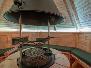 BBQ/picnic area - Weedingshall Lodges (Falkirk)